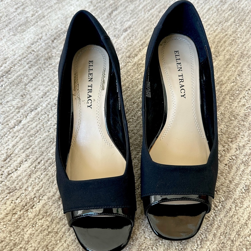 Ellen Tracy, gently worn. Size 6 1/2. Black